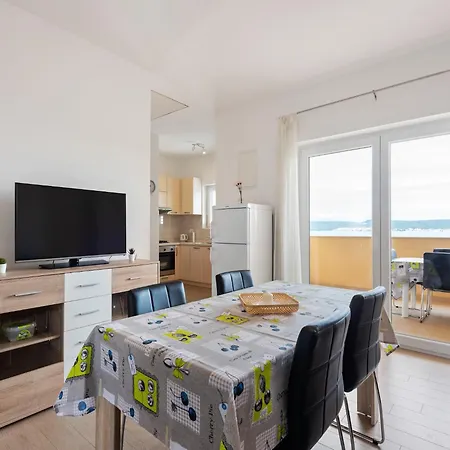 Simplistic In Near Sea Apartman