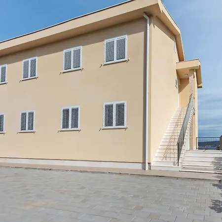 Simplistic In Near Sea Apartman