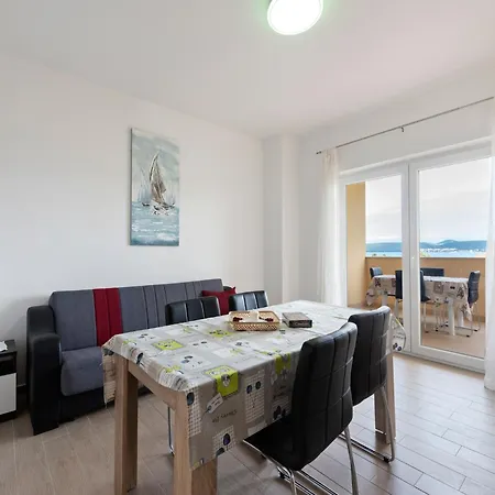 Simplistic In Near Sea Apartman
