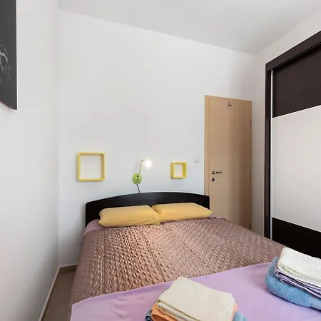 Simplistic In Near Sea Nevidane