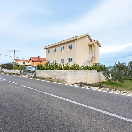 Simplistic In Near Sea Apartman