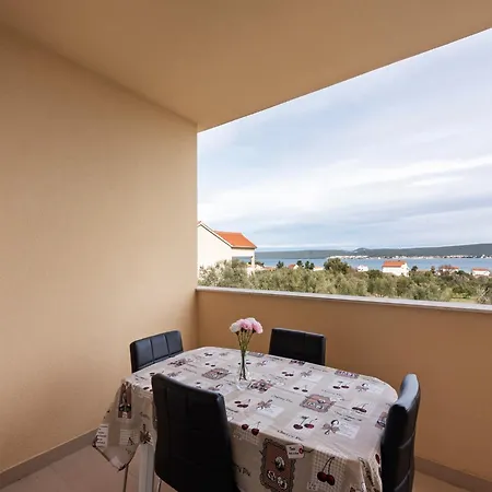 Simplistic In Near Sea * Nevidane