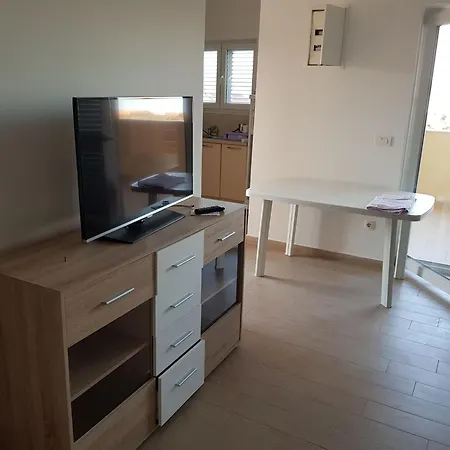 Simplistic In Near Sea Apartman Nevidane