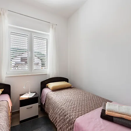 Apartman Simplistic In Near Sea Nevidane