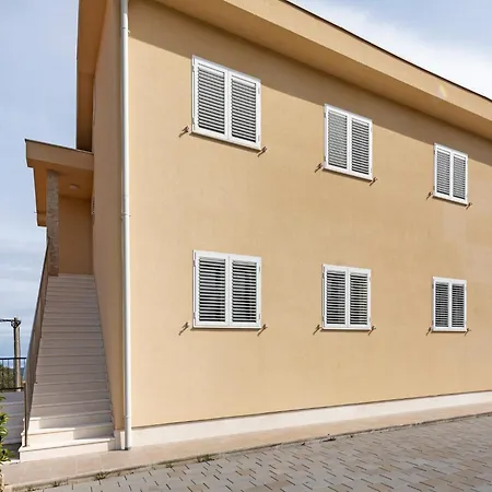 Simplistic In Near Sea Apartman