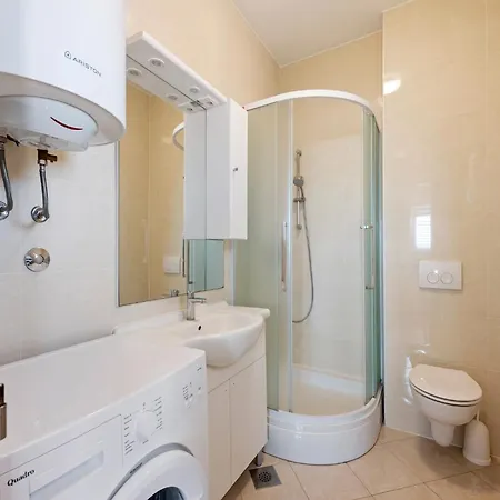 Simplistic In Near Sea Nevidane