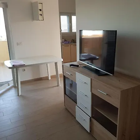 Simplistic In Near Sea * Nevidane