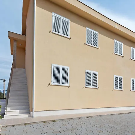 Apartman Simplistic In Near Sea