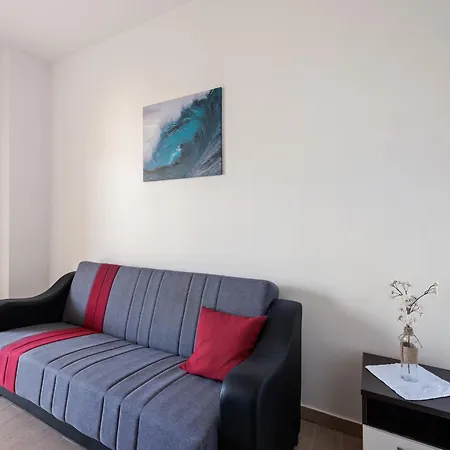 Simplistic In Near Sea * Neviđane