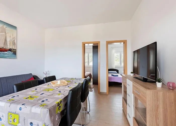 Simplistic In Near Sea Apartament *