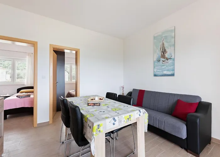 Simplistic In Near Sea Daire