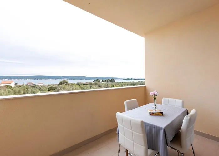 Simplistic In Near Sea Daire *