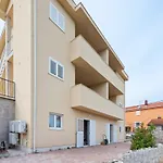 Apartment Simplistic In Near Sea