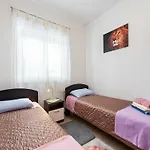 Apartment Simplistic In Near Sea Neviđane