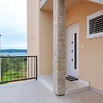 Apartment Simplistic In Near Sea *