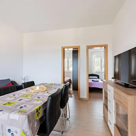 Simplistic In Near Sea * Nevidane