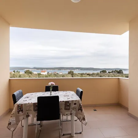 Simplistic In Near Sea Nevidane