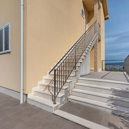 Simplistic In Near Sea Apartment *