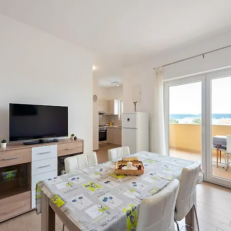 Simplistic In Near Sea Apartment *