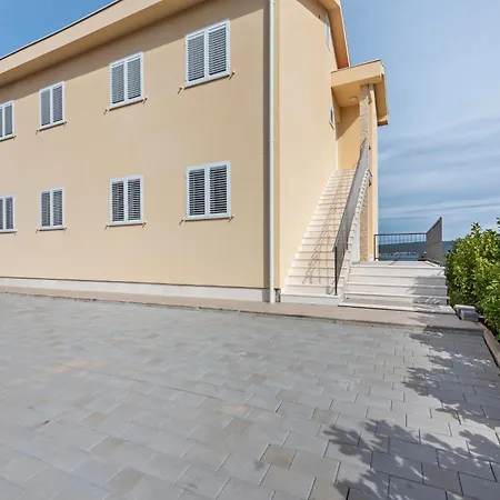 Apartment Simplistic In Near Sea *