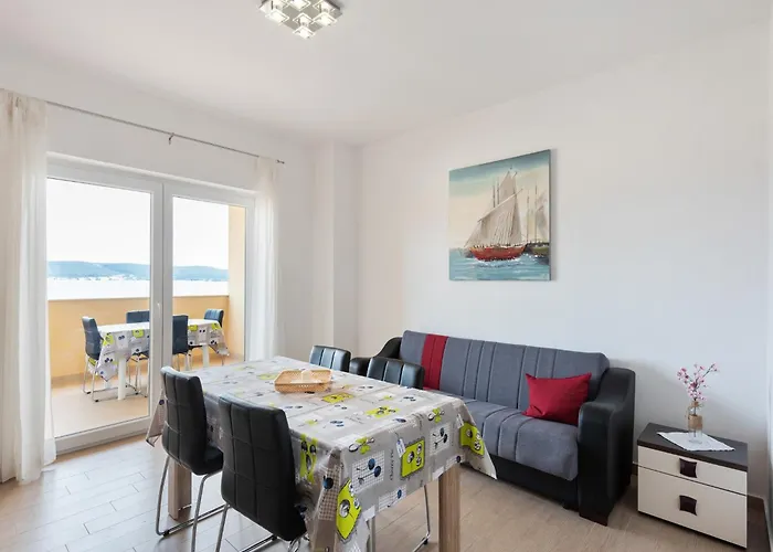 Simplistic In Near Sea Apartman