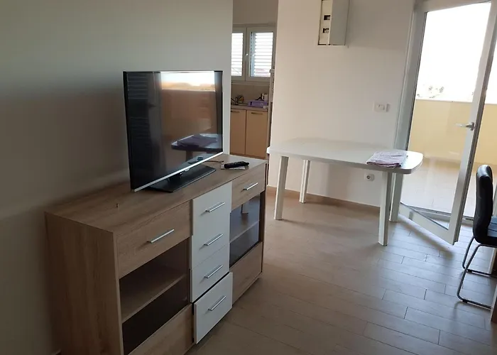 Simplistic In Near Sea * Nevidane