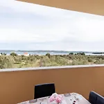 Simplistic In Near Sea Daire *