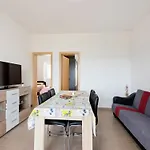 Simplistic In Near Sea Daire *