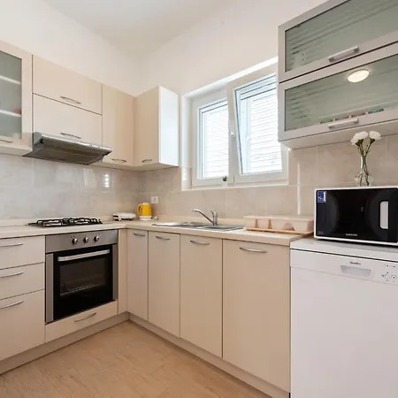 Simplistic In Near Sea Apartmán