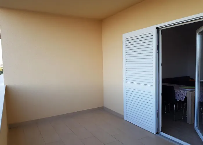 Апартаменты Simplistic In Near Sea