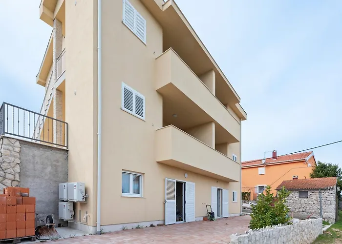 Апартаменты Simplistic In Near Sea