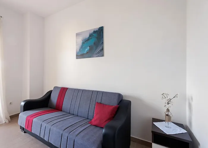 Simplistic In Near Sea * Nevidane